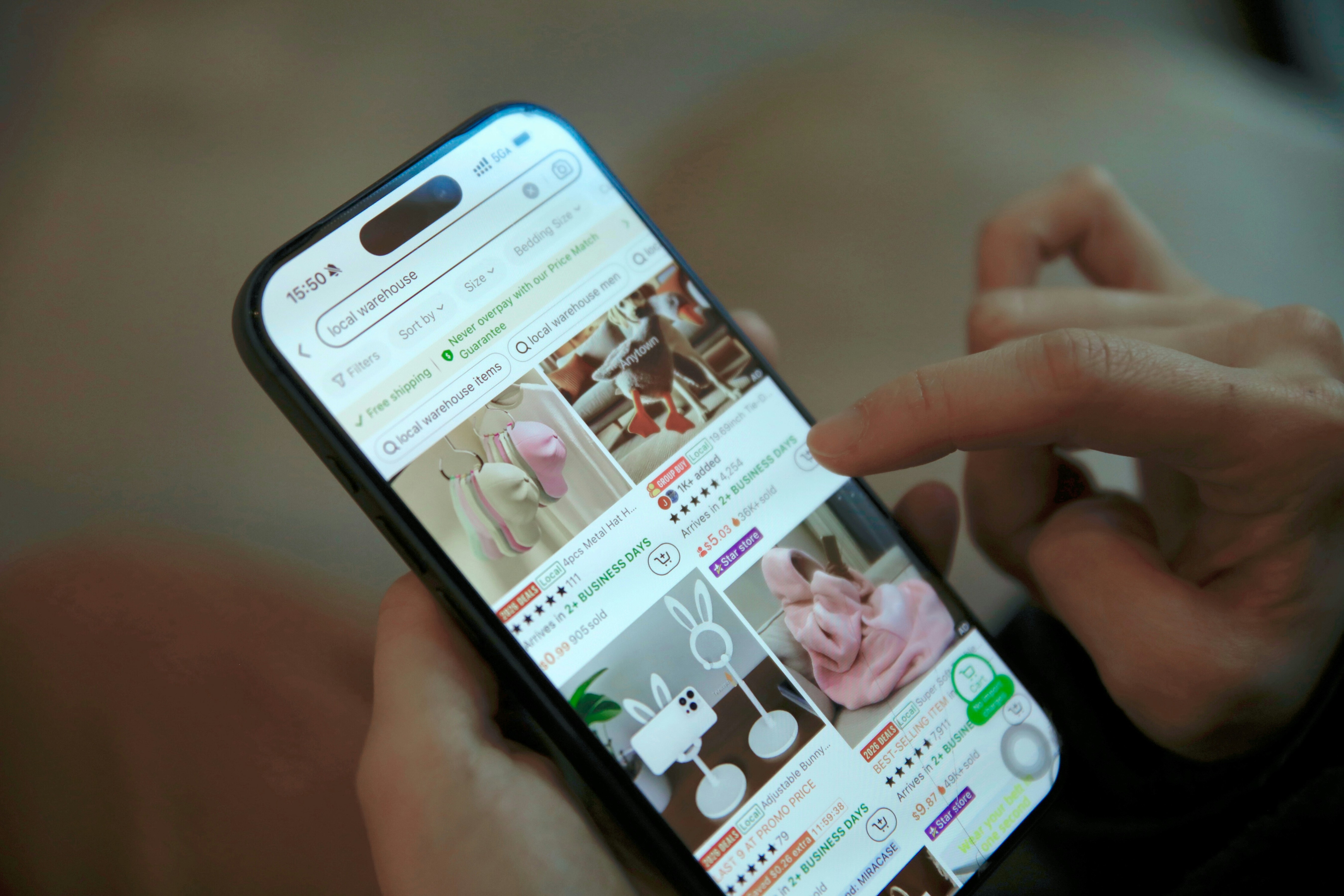 FetchFashion vs Google Lens: Which Finds Clothes Better?
